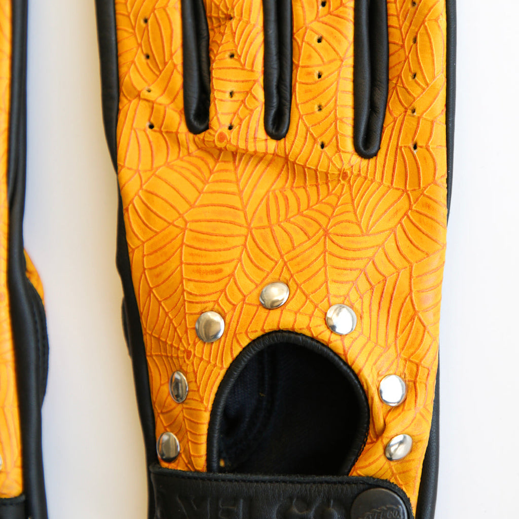 Yellow Spider Web Vintage Clasped Gloves