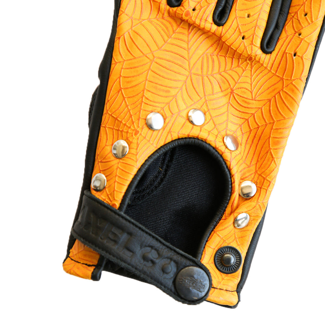 Yellow Spider Web Vintage Clasped Gloves