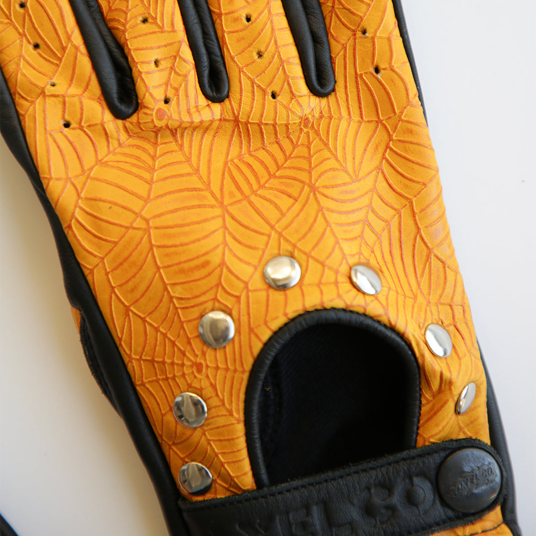 Yellow Spider Web Vintage Clasped Gloves