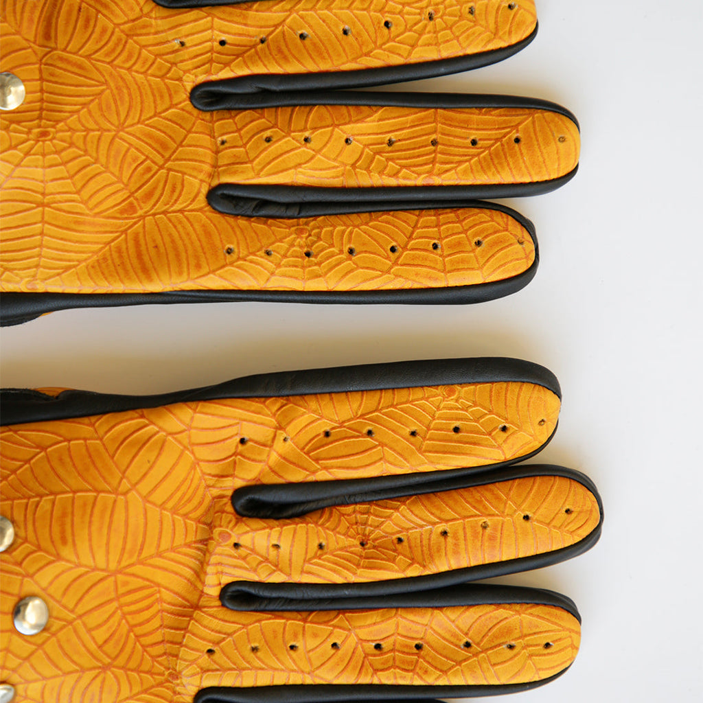 Yellow Spider Web Vintage Clasped Gloves