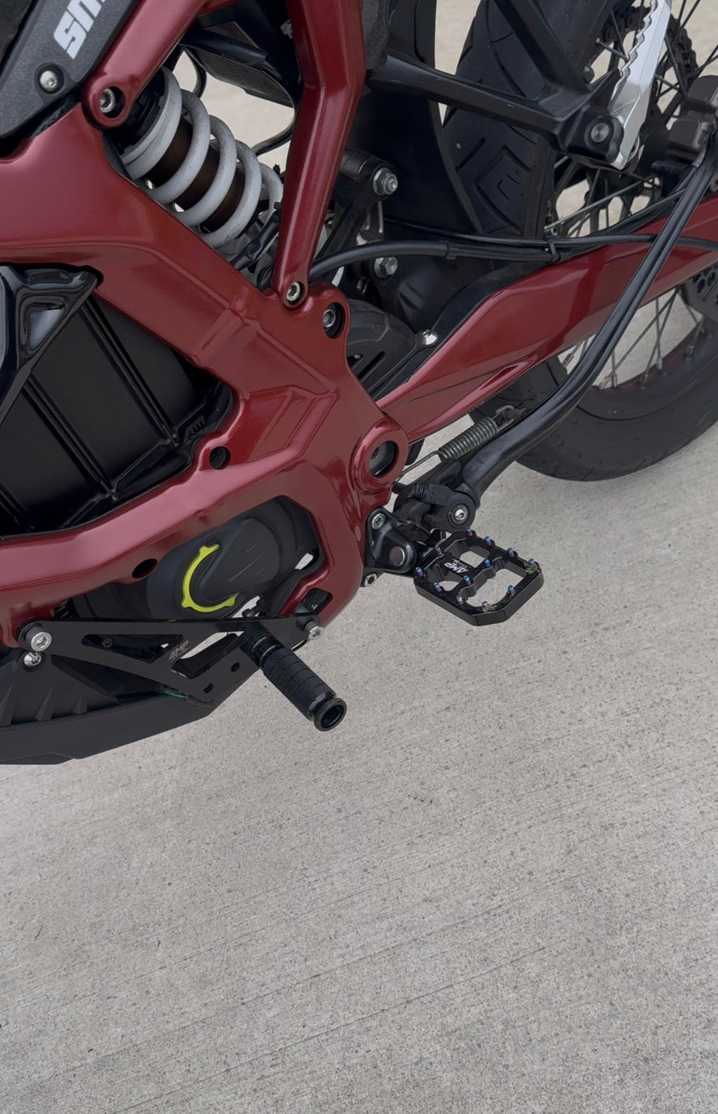 Ultra Bee Wide Aluminum pegs