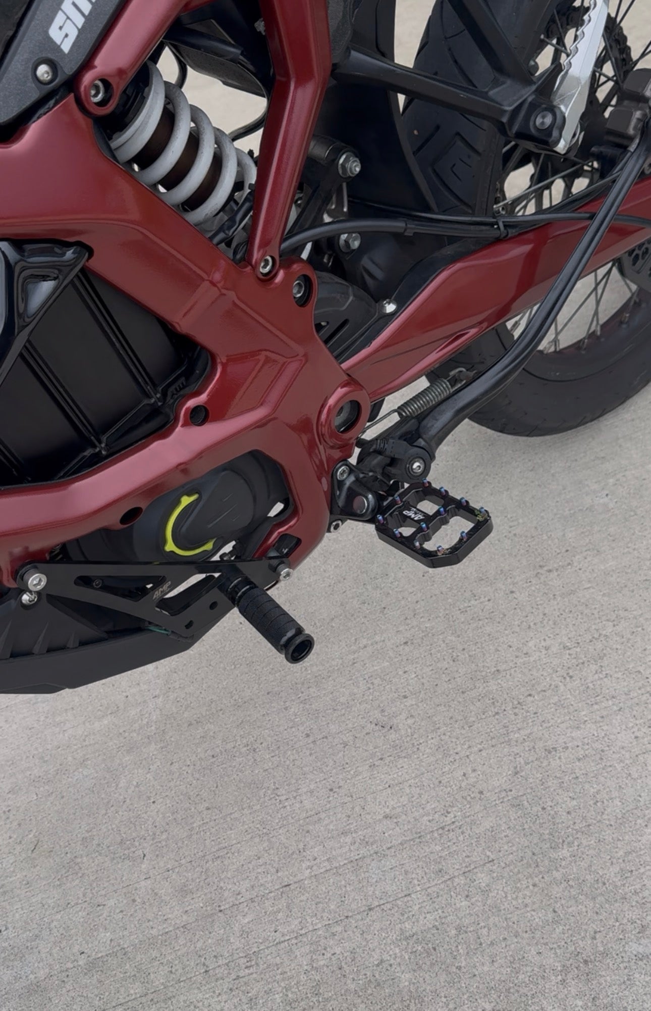 Ultra Bee Wide Aluminum pegs